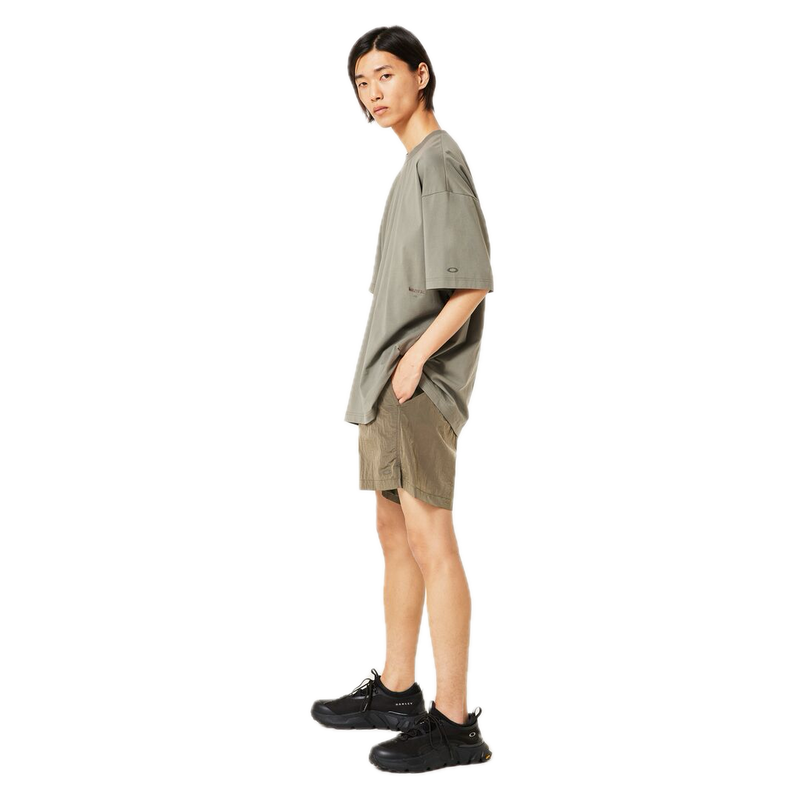 Koop de Oakley Field Gear Line Union Pocket Tee 5.0 veilig en snel bij Revert 95 online of kom hem checken in de winkel in Haarlem.
