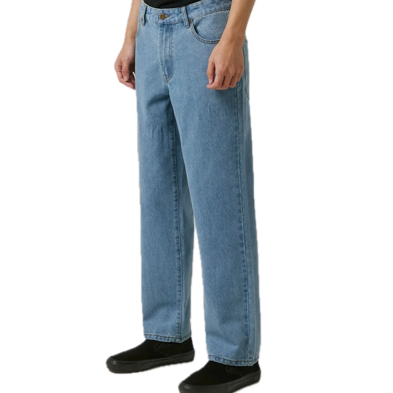 Koop de Former Crux Denim Pant en snel bij Revert 95 online of kom hem checken in de winkel in Haarlem.
