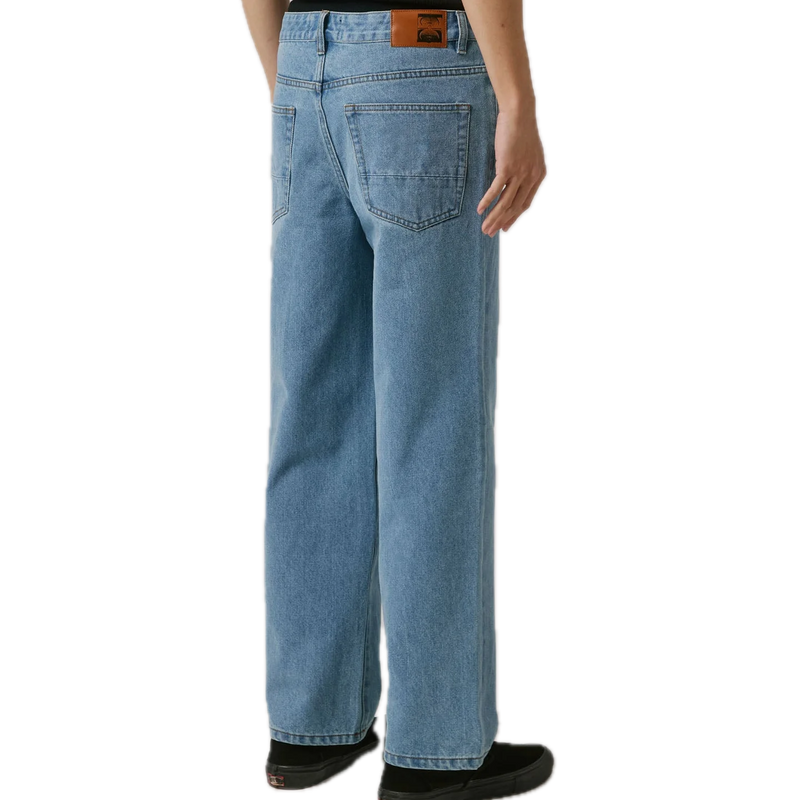 Koop de Former Crux Denim Pant en snel bij Revert 95 online of kom hem checken in de winkel in Haarlem.