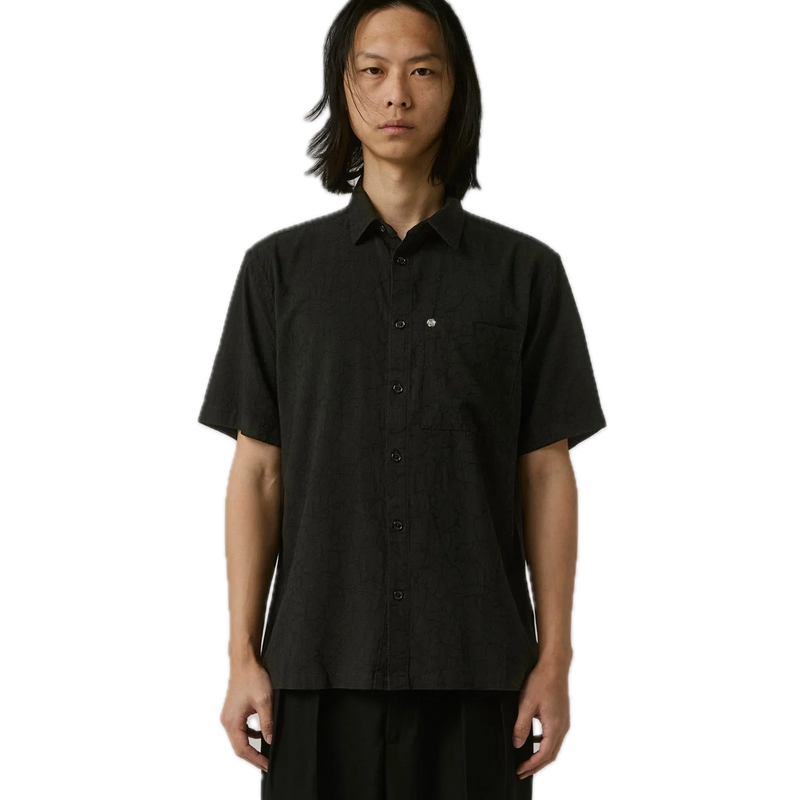 Koop de Former Vivian Vine SS Shirt en snel bij Revert 95 online of kom hem checken in de winkel in Haarlem.