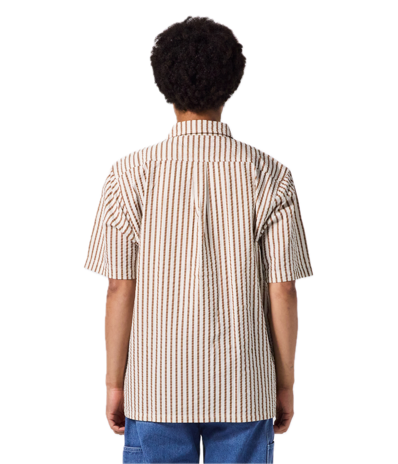 Koop de Former Vivian Seersucker SS Shirt Copper veilig en snel bij Revert 95 online of kom hem checken in de winkel in Haarlem.