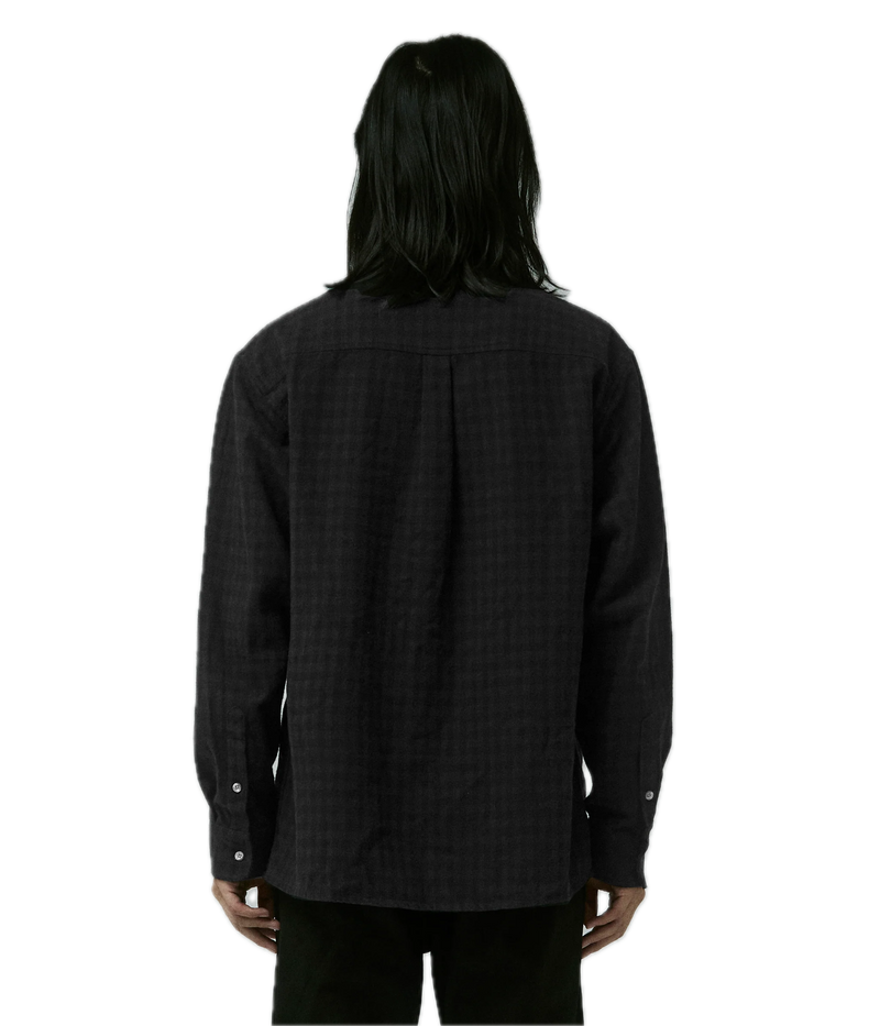 Former Merchandise Crux Flannel LS T-shirt Black – zwart geruit flanellen overhemd met lange mouwen en Former-branding