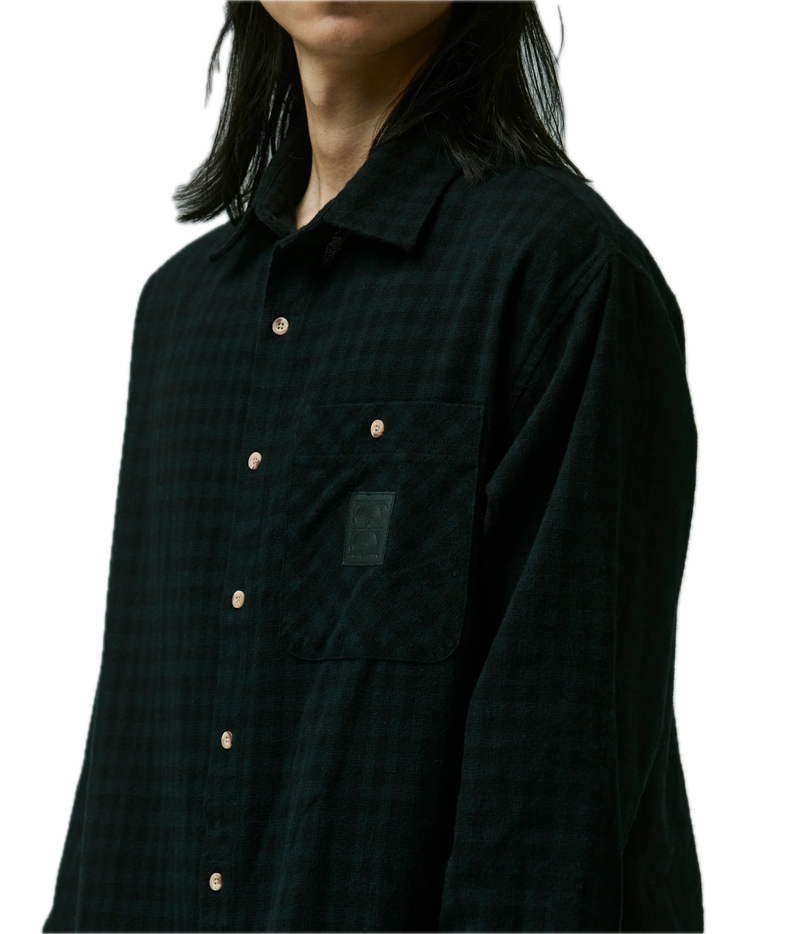 Former Merchandise Crux Flannel LS T-shirt Black – zwart geruit flanellen overhemd met lange mouwen en Former-branding