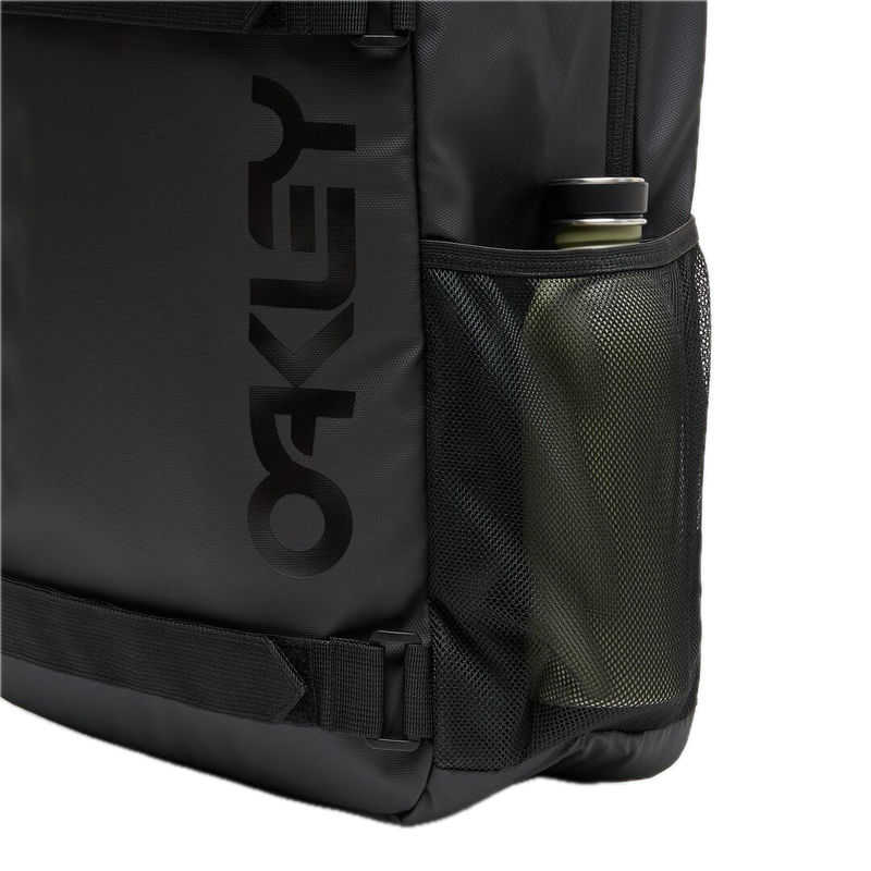 Koop de Oakley The Freshman Skate Backpack  veilig  en snel bij Revert 95 online of kom hem checken in de winkel in Haarlem.