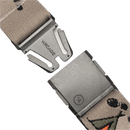 Arcade Belts Get Outside riem in Dunes colorway, stretch webbing van 85% gerecycled REPREVE polyester met patented A2 buckle systeem, metaalvrij en machine wasbaar, verkrijgbaar bij Revert 95 Haarlem