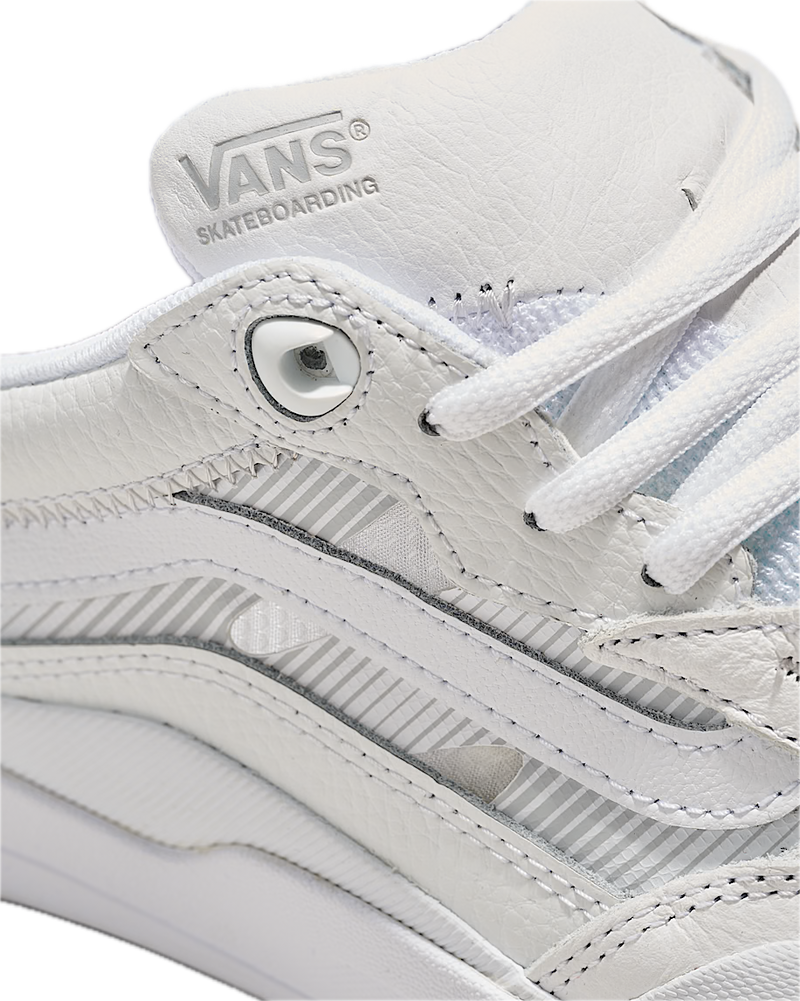 Koop de Vans Skate 2 Wayvee White en snel bij Revert 95 online of kom hem checken in de winkel in Haarlem.