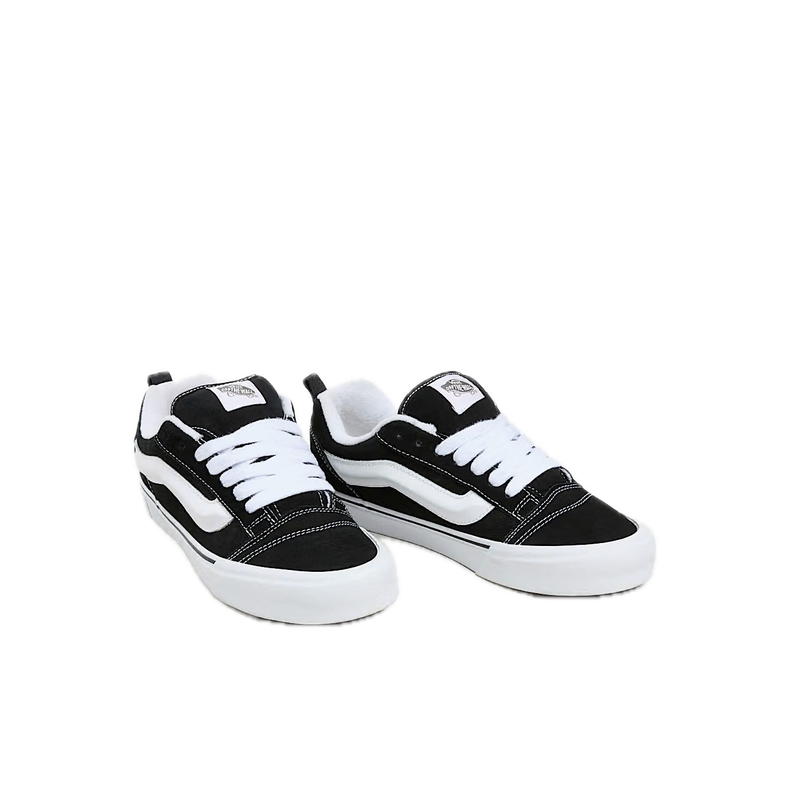 Koop de Vans Knu Skool Black True White Kids 8 - 14 jaar veilig en snel bij Revert 95 online of kom hem checken in de winkel in Haarlem.