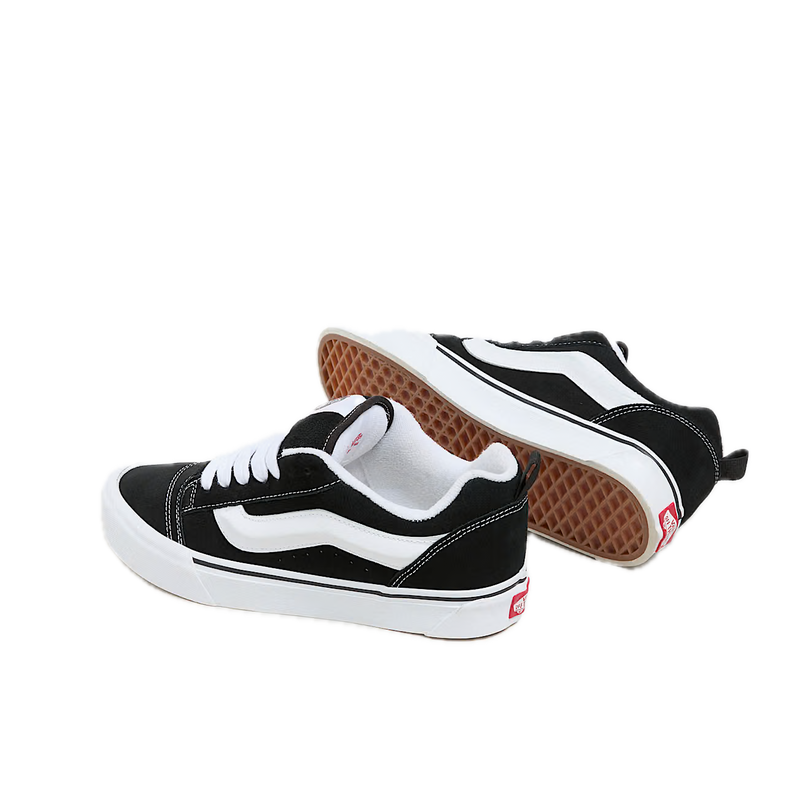 Koop de Vans Knu Skool Black True White Kids 8 - 14 jaar veilig en snel bij Revert 95 online of kom hem checken in de winkel in Haarlem.