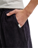 Element Kids Big E Corduroy Short in Vintage Corduroy Black, loose fit katoenen corduroy short met elastische tailleband en groot E logo, verkrijgbaar bij Revert 95 Haarlem