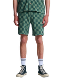 RVCA Antonia Figueiredo Checker Short in Beechnut, sponge materiaal met checker patroon elastische taille en intern koord lengte 18 inch, bijpassende short bij de Checker Sponge Shirt uit de RVCA x Antonia Figueiredo 2026 capsule, verkrijgbaar bij Revert 95 Haarlem