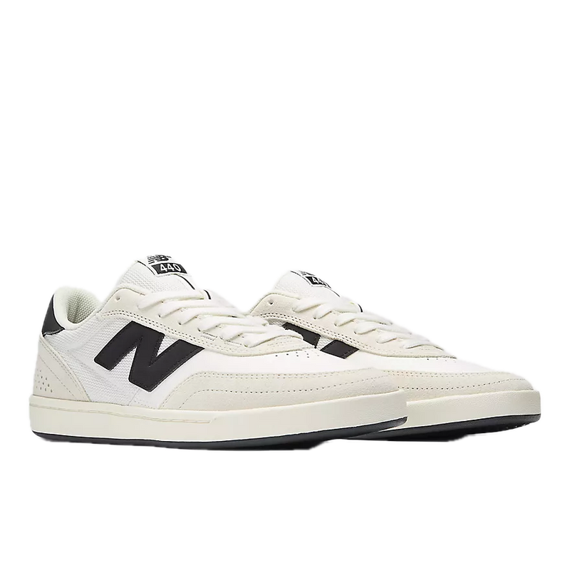 Koop de New Balance NM 440 V2 Sea Salt Black en snel bij Revert 95 online of kom hem checken in de winkel in Haarlem.