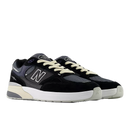 NB Numeric Andrew Reynolds 933 Black Eclipse skate schoen van New Balance Numeric met suède upper en cupsole zool