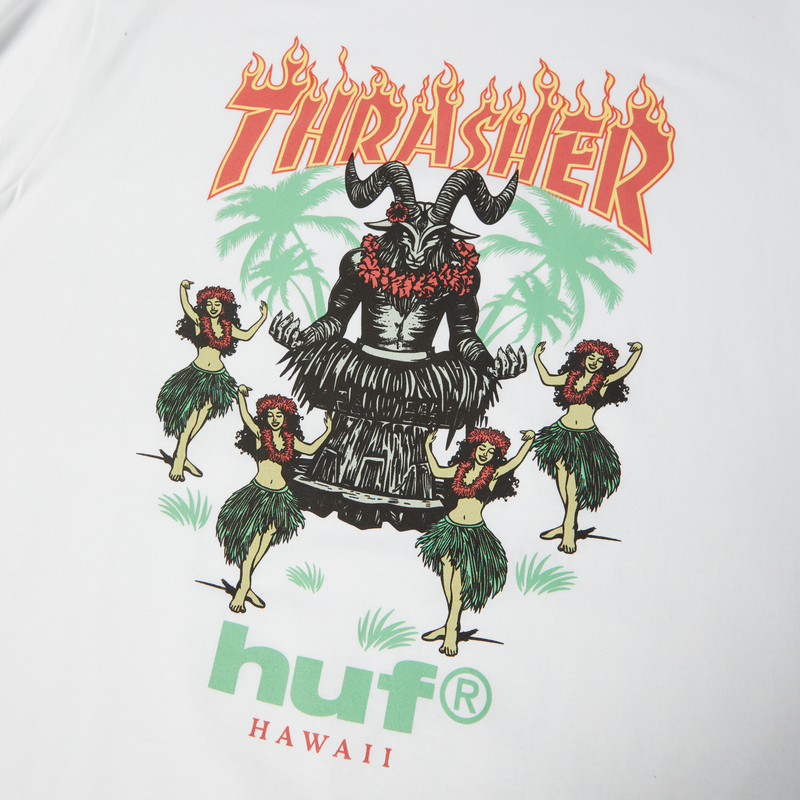 HUF x Thrasher Goat Luau SS Tee – wit T-shirt van 100% katoen met tropische Goat Luau-graphic en Thrasher-vlamlogo