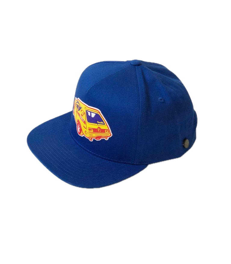 Rumble Blue Gremlin Snapback Cap – blauwe snapback cap met gele Gremlin-auto patch en platte klep