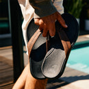 Reef Cushion Phantom 2.0 LE heren slipper in Brown/Black met full grain leather strap, padded jersey voering en anatomisch cushion rebound voetbed, verkrijgbaar bij Revert 95 Haarlem