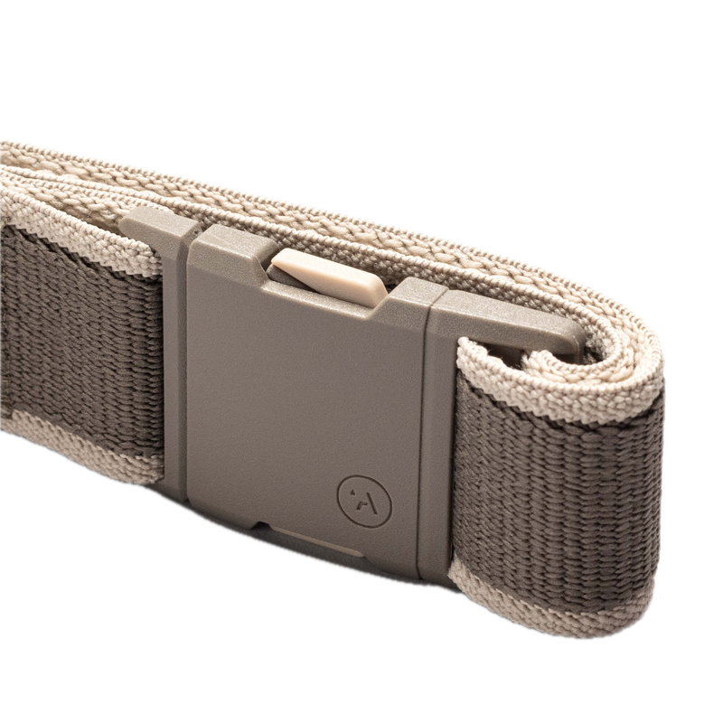 Arcade Belts Carto Slim Dunes Oat – slim fit stretchriem in zandkleur met verstelbare kliksluiting