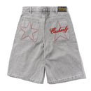 Cash Only Club Denim Shorts Washed Grey, baggy denim short met brass logo knop en 3D embroidery op de achterzak, taillemaatjes 28-42, verkrijgbaar bij Revert 95 Haarlem