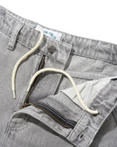 Cash Only Club Denim Shorts Washed Grey, baggy denim short met brass logo knop en 3D embroidery op de achterzak, taillemaatjes 28-42, verkrijgbaar bij Revert 95 Haarlem
