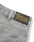 Cash Only Club Denim Shorts Washed Grey, baggy denim short met brass logo knop en 3D embroidery op de achterzak, taillemaatjes 28-42, verkrijgbaar bij Revert 95 Haarlem