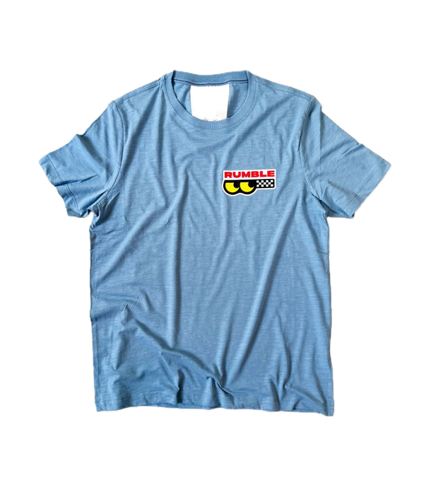Rumble Goggle Eyes Cool Blue Slub T-Shirt – lichtblauw slubshirt van katoen en gerecycled polyester met Goggle Eyes-print op de borst