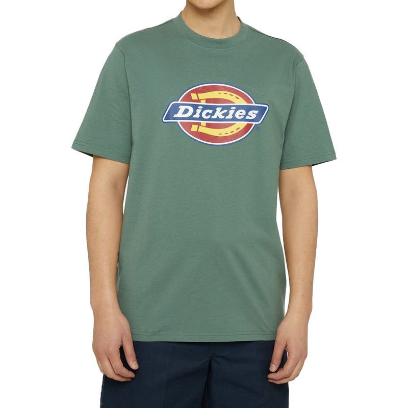 Bestel de Dickies ICON LOGO TEE  DARK FOREST snel, gemakkelijk en veilig bij Revert 95. Check onze website voor de gehele Dickies collectie of kom gezellig langs bij onze winkel in Haarlem.