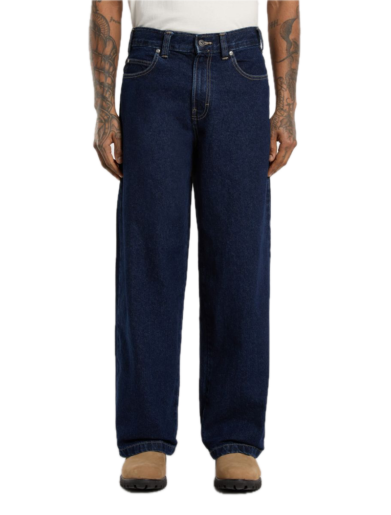Dickies Hilham Denim Dark Indigo – loose straight fit jeans in donker indigo denim met 5-pocket design en subtiele branding