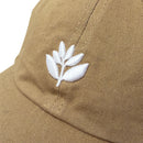 Magenta Skateboards Bossed Dad Hat, ongestructureerde 6-panel dad hat met gebogen klep en Magenta branding op de voorkant verkrijgbaar in Beige en Navy, verkrijgbaar bij Revert 95 Haarlem