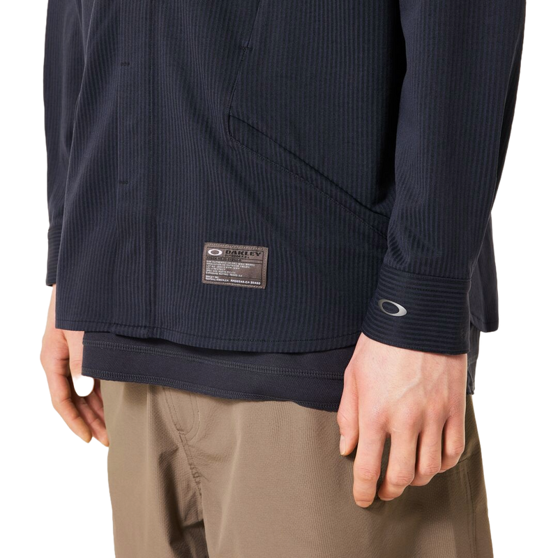Koop de Oakley Field Gear Line Fuel LS Shirts 5.0 veilig en snel bij Revert 95 online of kom hem checken in de winkel in Haarlem.