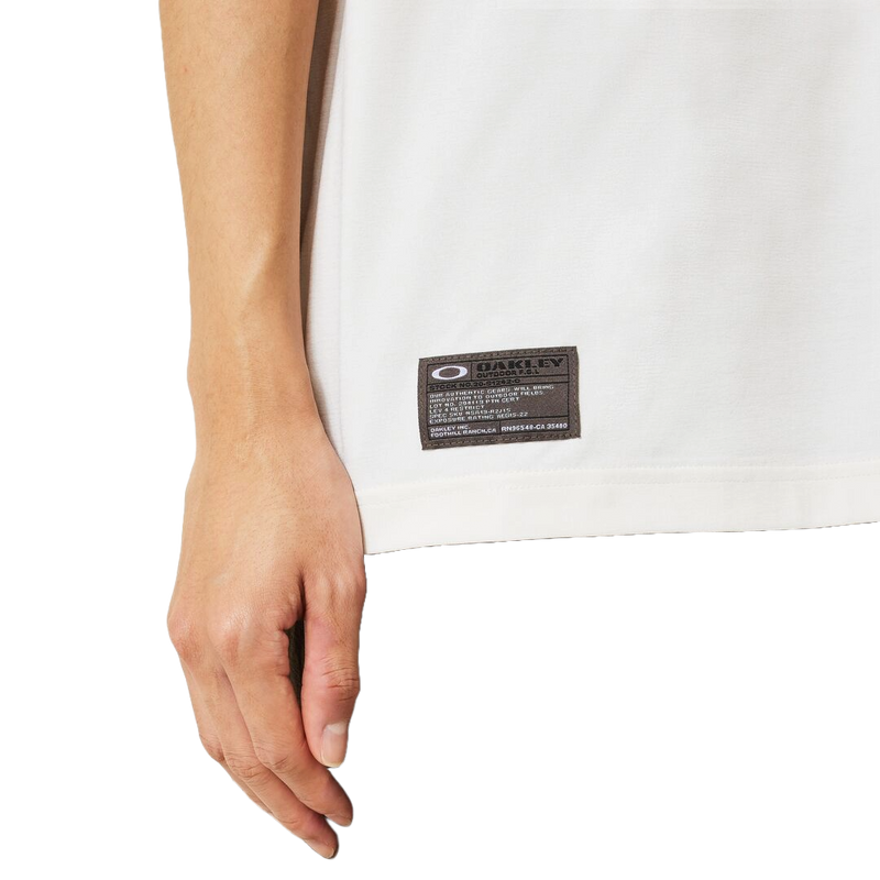 Koop de Oakley Field Gear Line Scratch Tee 5.0 veilig en snel bij Revert 95 online of kom hem checken in de winkel in Haarlem.