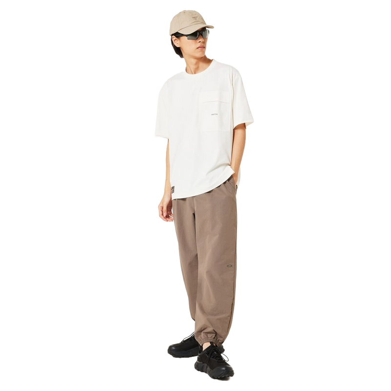 Koop de Oakley Field Gear Line Scratch Tee 5.0 veilig en snel bij Revert 95 online of kom hem checken in de winkel in Haarlem.