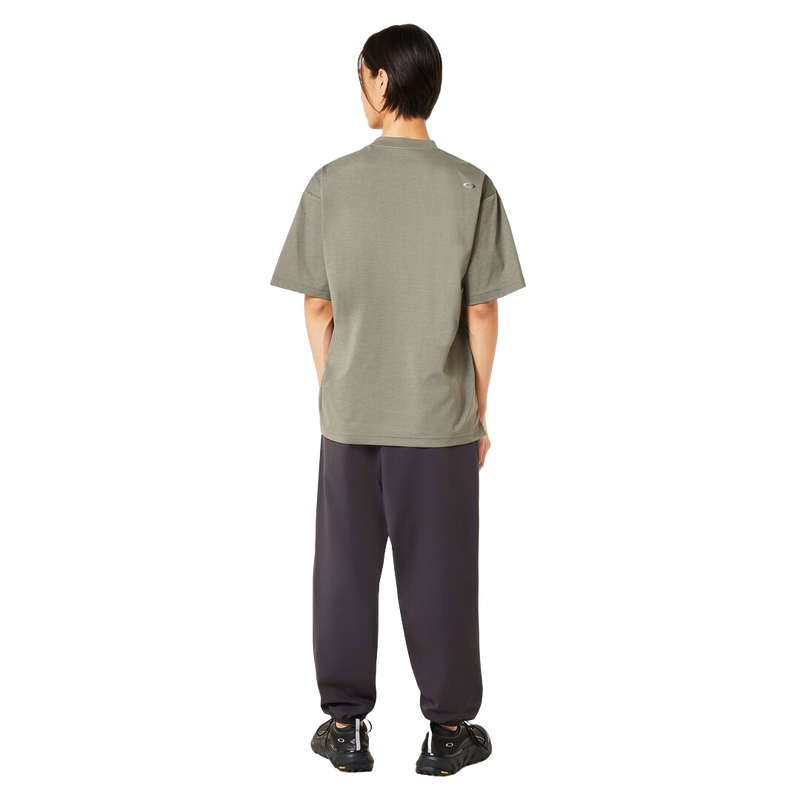 Koop de Oakley Field Gear Line Scratch Tee 5.0 veilig en snel bij Revert 95 online of kom hem checken in de winkel in Haarlem.