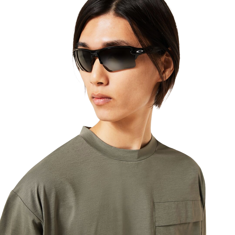 Koop de Oakley Field Gear Line Scratch Tee 5.0 veilig en snel bij Revert 95 online of kom hem checken in de winkel in Haarlem.