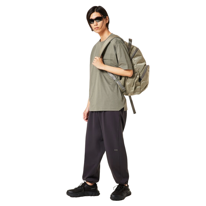 Koop de Oakley Field Gear Line Scratch Tee 5.0 veilig en snel bij Revert 95 online of kom hem checken in de winkel in Haarlem.