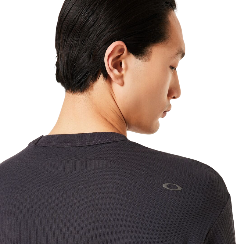 Koop de Oakley Field Gear Line Static Tee 5.0 veilig en snel bij Revert 95 online of kom hem checken in de winkel in Haarlem.