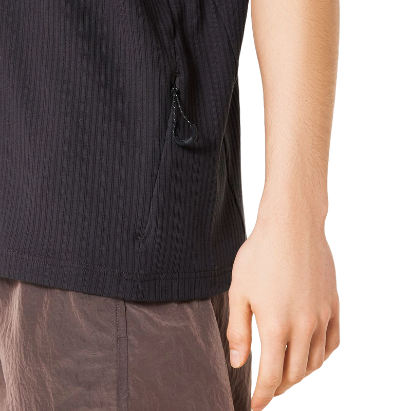 Koop de Oakley Field Gear Line Static Tee 5.0 veilig en snel bij Revert 95 online of kom hem checken in de winkel in Haarlem.
