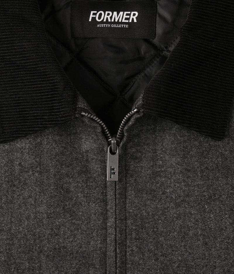 Former Merchandise Austyn Gillette Action Jacket Black – zwart signature jacket van Austyn Gillette met Former-branding