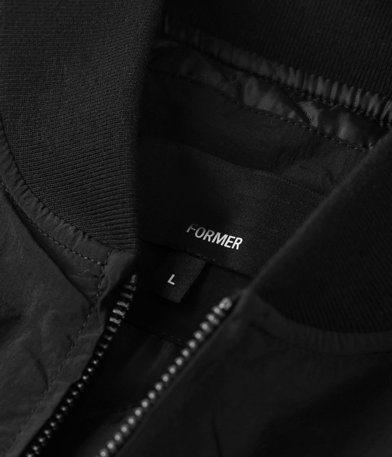 Former Merchandise Craig Anderson Weeping Jacket Black – zwart signature jacket van Craig Anderson met Weeping-details en Former-branding