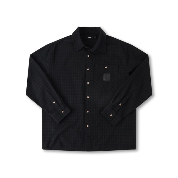 Former Merchandise Crux Flannel LS T-shirt Black – zwart geruit flanellen overhemd met lange mouwen en Former-branding