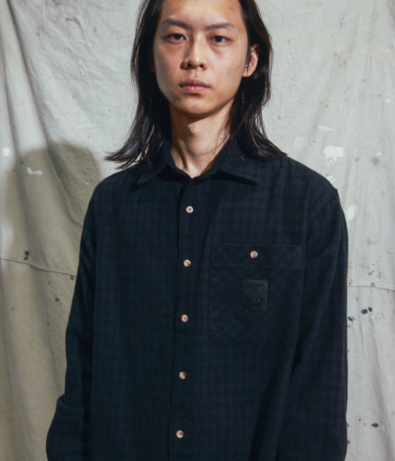Former Merchandise Crux Flannel LS T-shirt Black – zwart geruit flanellen overhemd met lange mouwen en Former-branding