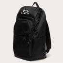 Oakley Essential Day Pack – lichtgewicht, functionele rugtas met laptopvak en subtiele Oakley-branding
