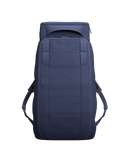 De iconische allrounder. De DB Journey Hugger Backpack combineert strak design met dagelijks gebruiksgemak.