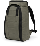 De iconische allrounder. De DB Journey Hugger Backpack combineert strak design met dagelijks gebruiksgemak.