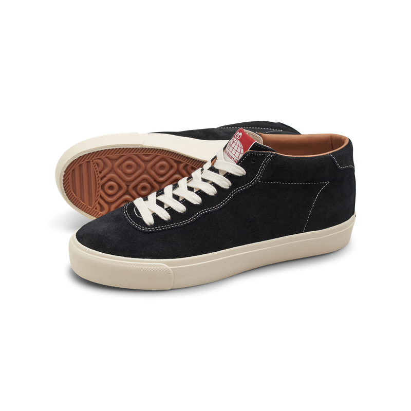 Last Resort AB VM001 Mid Black White – mid-top skateschoen van zwart suède met witte zool en subtiele branding