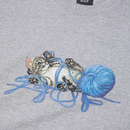 HUF Paws SS Tee Heather Grey met full-color illustratie van spelende kitten verwikkeld in bol blauw wol op center chest, verkrijgbaar bij Revert 95 Haarlem