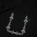 HUF Pinstripe Embroidered Resort Shirt in Black, 100% cotton 150G camp collar short sleeve resort shirt met pinstripe embroidery op linker borstzak zoom en beide mouwen button-down front branded buttons side vent slits en relaxed fit, verkrijgbaar bij Revert 95 Haarlem