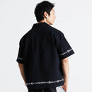 HUF Pinstripe Embroidered Resort Shirt in Black, 100% cotton 150G camp collar short sleeve resort shirt met pinstripe embroidery op linker borstzak zoom en beide mouwen button-down front branded buttons side vent slits en relaxed fit, verkrijgbaar bij Revert 95 Haarlem