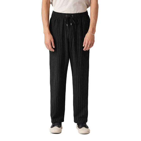 Bestel de Former PRAYER PINSTRIPE PANT snel, gemakkelijk en veilig bij Revert 95. Check onze website voor de gehele Former collectie of kom gezellig langs bij onze winkel in Haarlem.