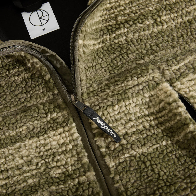 Shop de Polar Skate Co Kiko Jacket Army Green veilig ons nel online bij Revert 95 of kom gezellig langs in de winkel in Haarlem.