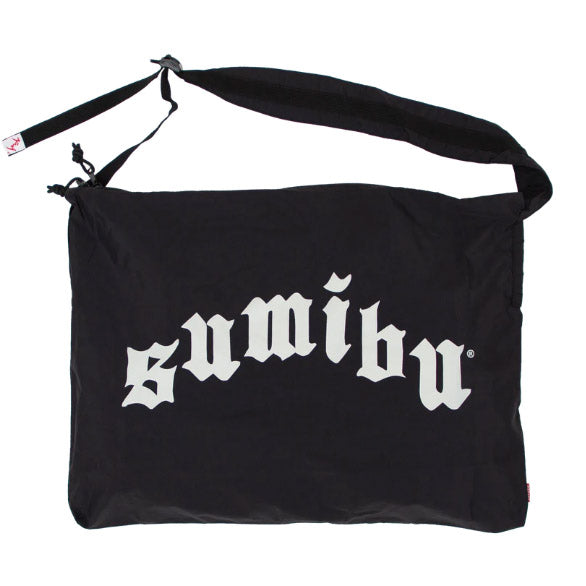 Bestel de Sumibu Black Ol' Sumibu Satchel Bag snel, gemakkelijk en veilig bij Revert 95. Kom gezellig langs onze winkel in Haarlem of check onze website voor de hele Sumibu collectie.