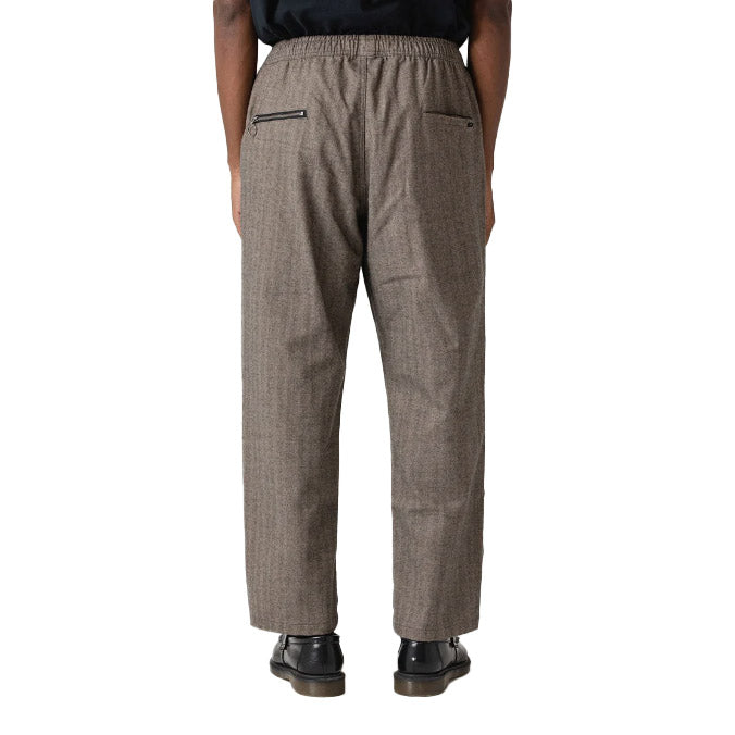 Bestel de Former PRAYER WOOL PANT snel, gemakkelijk en veilig bij Revert 95. Check onze website voor de gehele Former collectie of kom gezellig langs bij onze winkel in Haarlem.